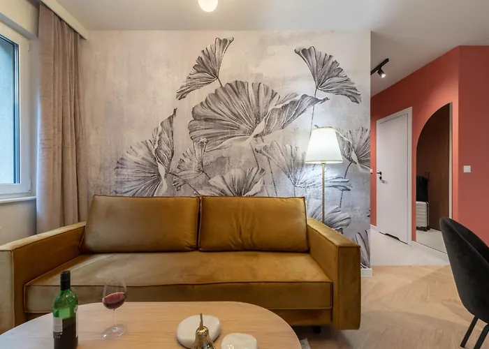 Lucky Seven No. 2 Apartment